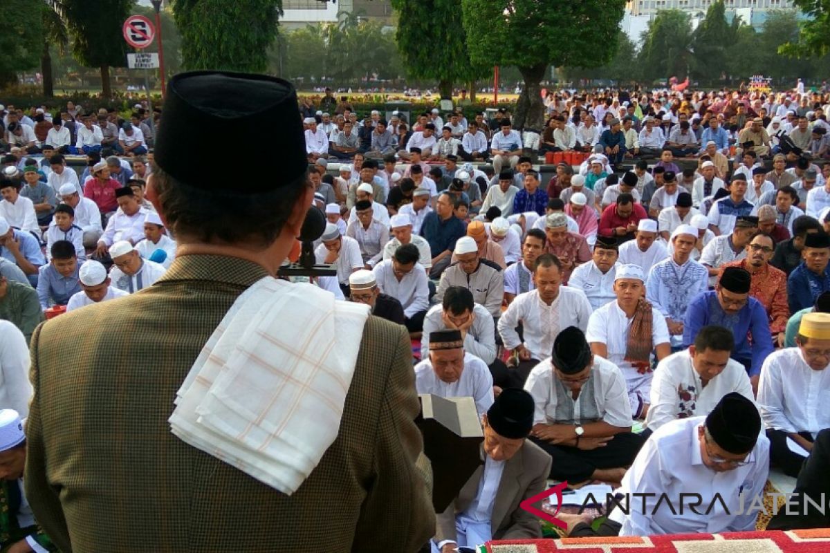 Gubernur Jateng ajak masyarakat berzakat kurangi kemiskinan