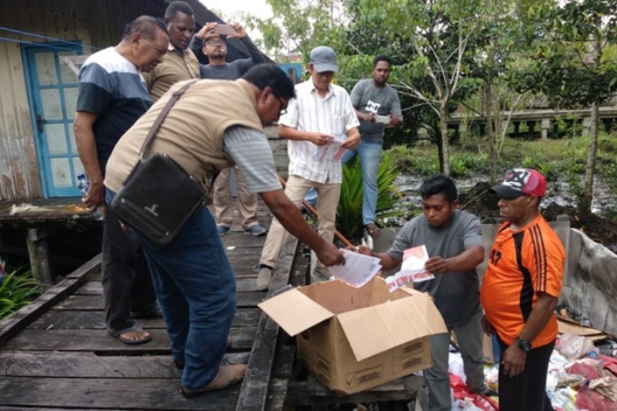 2.390 surat suara Pilkada Kudus rusak