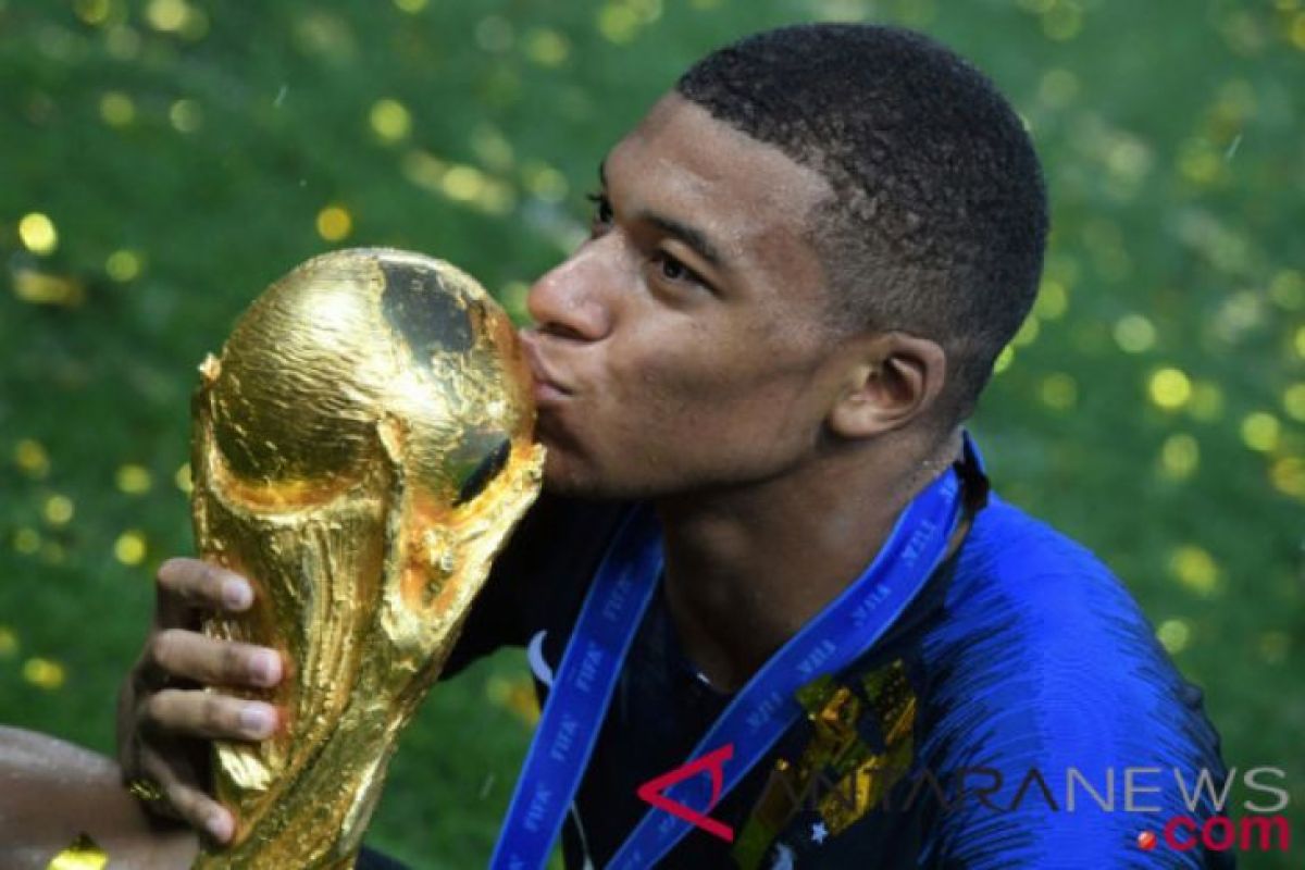 Mbappe dikabarkan berkencan dengan Miss France 2017