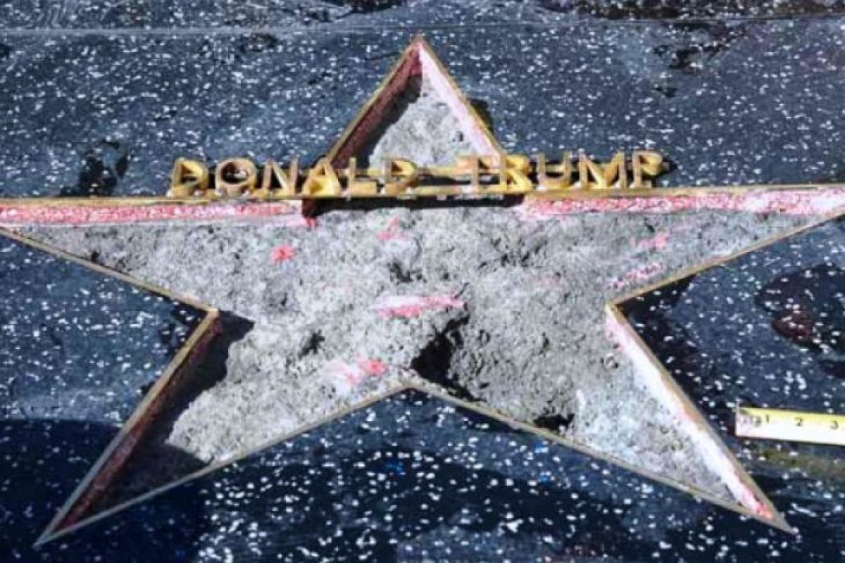 Pria perusak Bintang Walk of Fame Trump didenda Rp288,5 juta