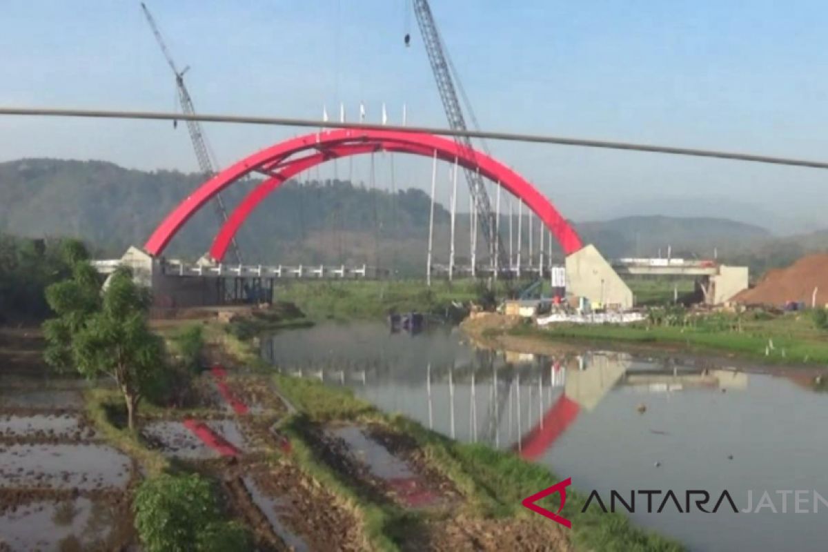 "Cross girder" Jembatan Kalikuto putus, evakuasi tunggu alat berat