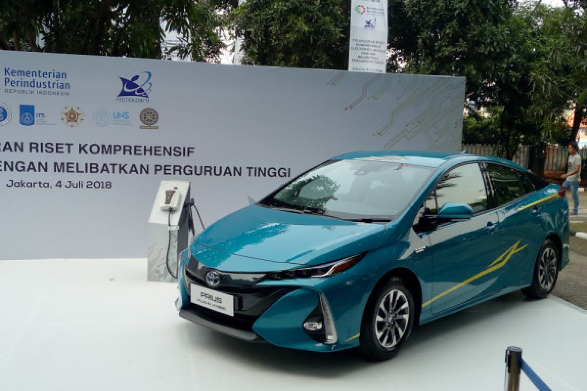 Ini enam universitas penerima mobil listrik dari Toyota