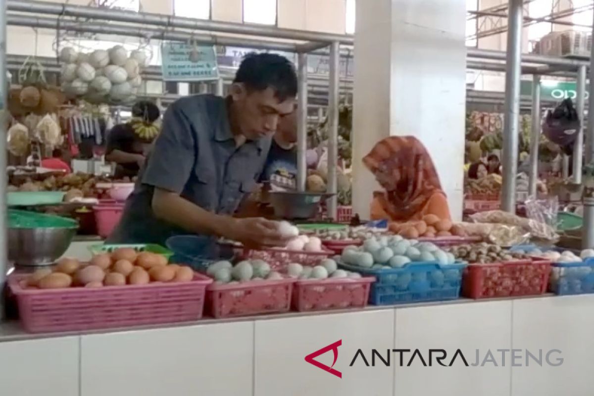 Tergolong tinggi, harga telur ayam di Purwokerto turun jadi Rp27.000/kg