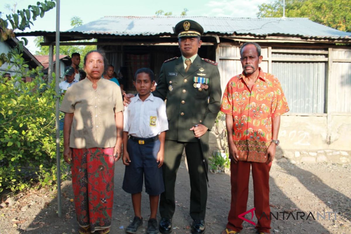 Menpora undang bocah pemanjat tiang bendera ke Jakarta