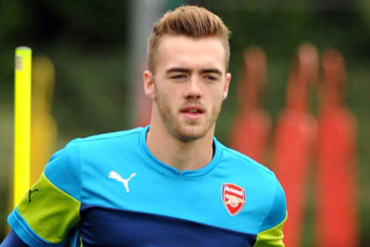 Fulham pinjam bek Arsenal Calum Chambers