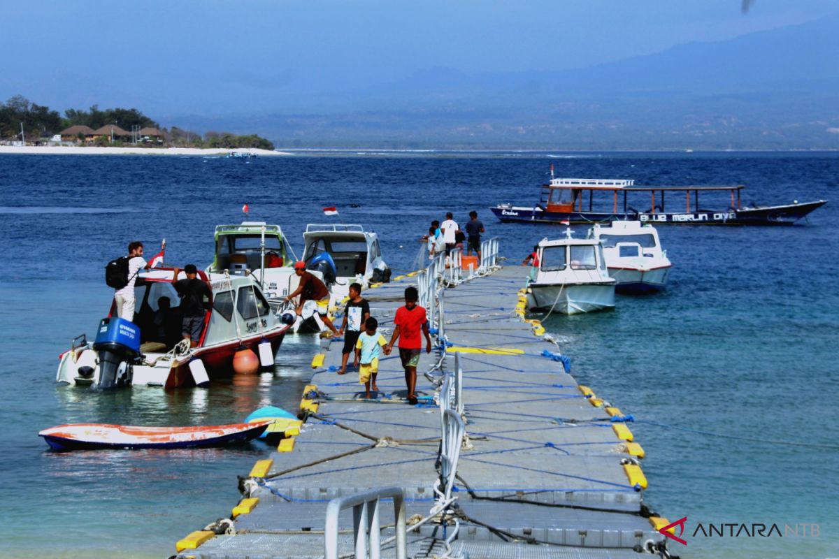 Mau berlibur kemana akhir pekan? Gili Sudak solusinya