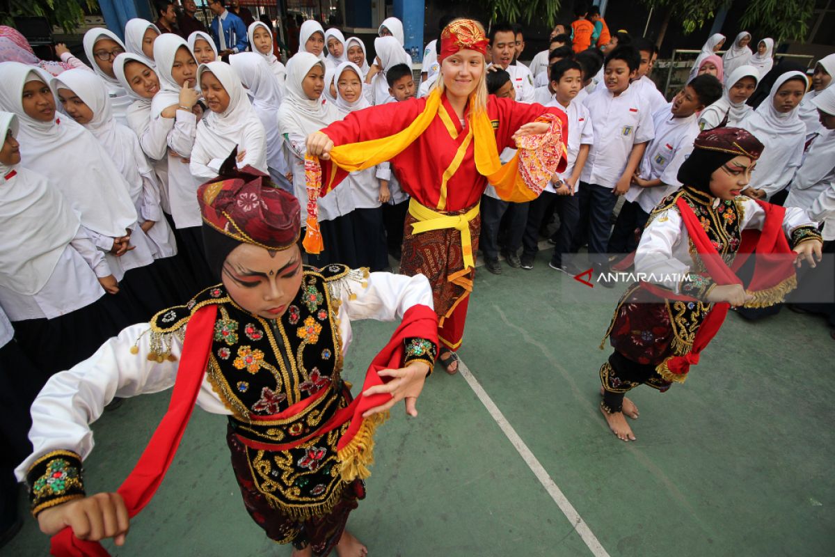 Dispora NTB buka pendaftaran orang tua asuh untuk pelajar asing