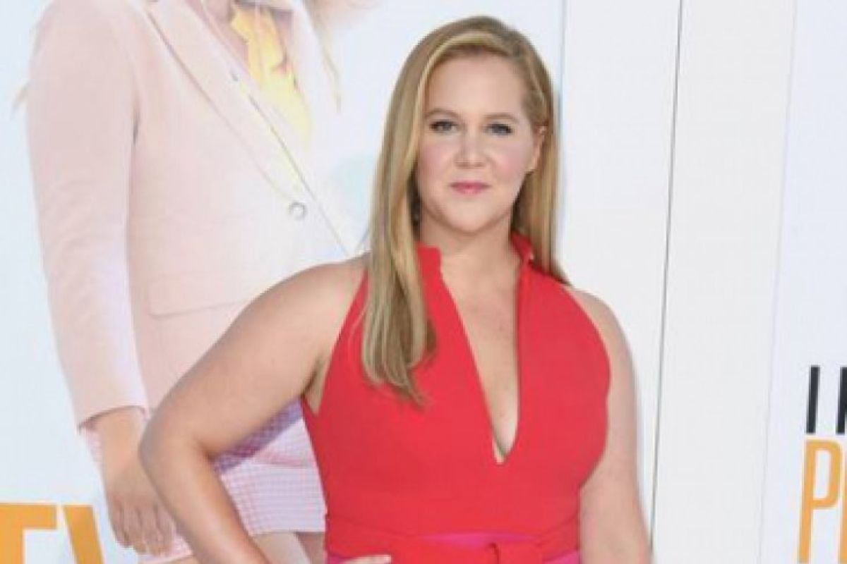 Amy Schumer tanggapi foto bikini editan penggemar