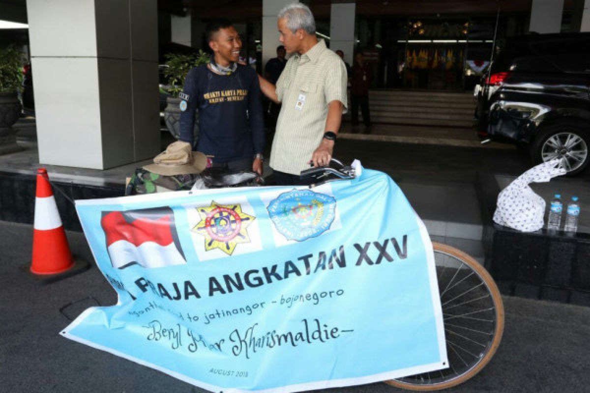 Seorang lulusan IPDN bersepeda temui Gubernur Jateng