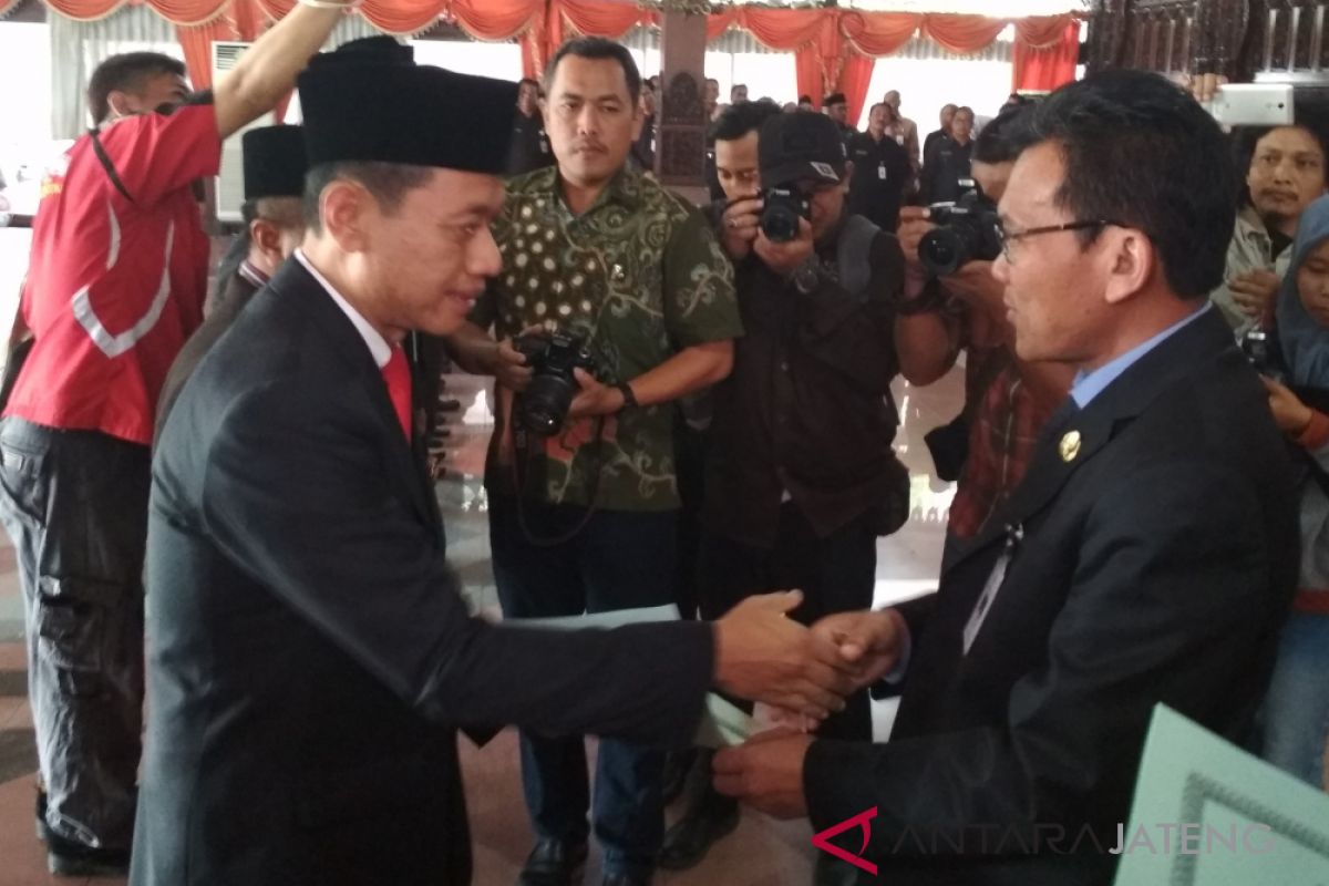 Musthofa lantik pejabat pada akhir masa jabatan