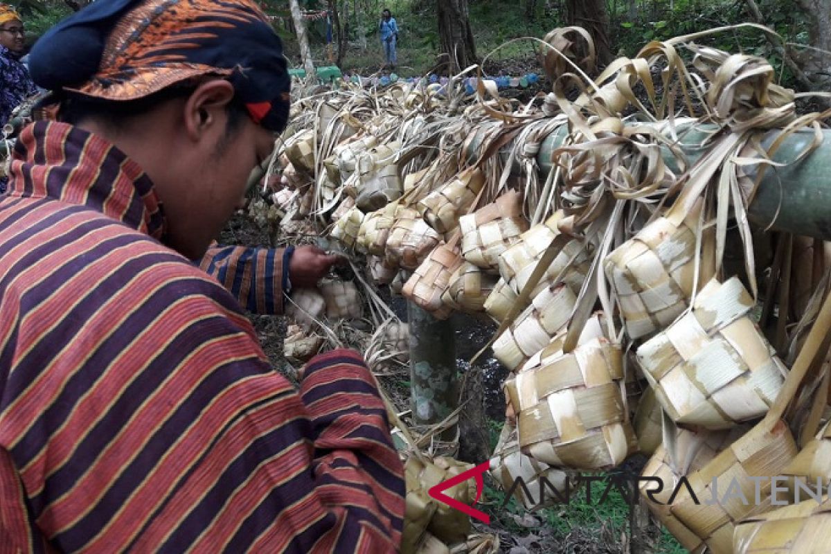 Panen melimpah, warga Temanggung gelar Nyadran Sewu Kupat