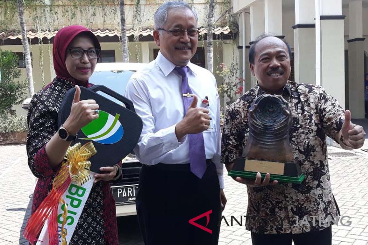 BPJS Ketenagakerjaan serahkan mobil Paritrana Award ke Pemprov Jateng