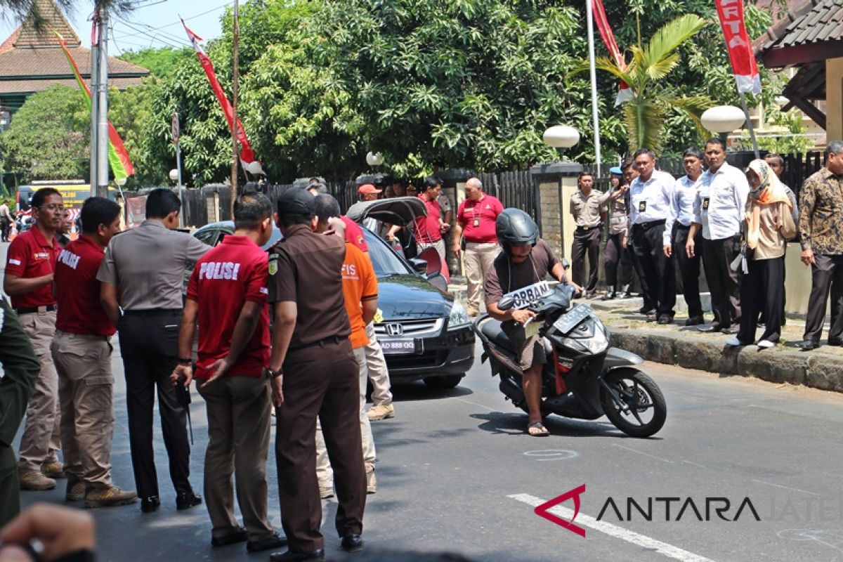 Tabrak pemotor hingga tewas, pengemudi Mercedes jalani rekonstruksi