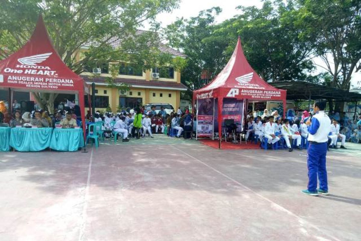 Honda edukasi #Cari_Aman di SMA Negeri 4 Palu