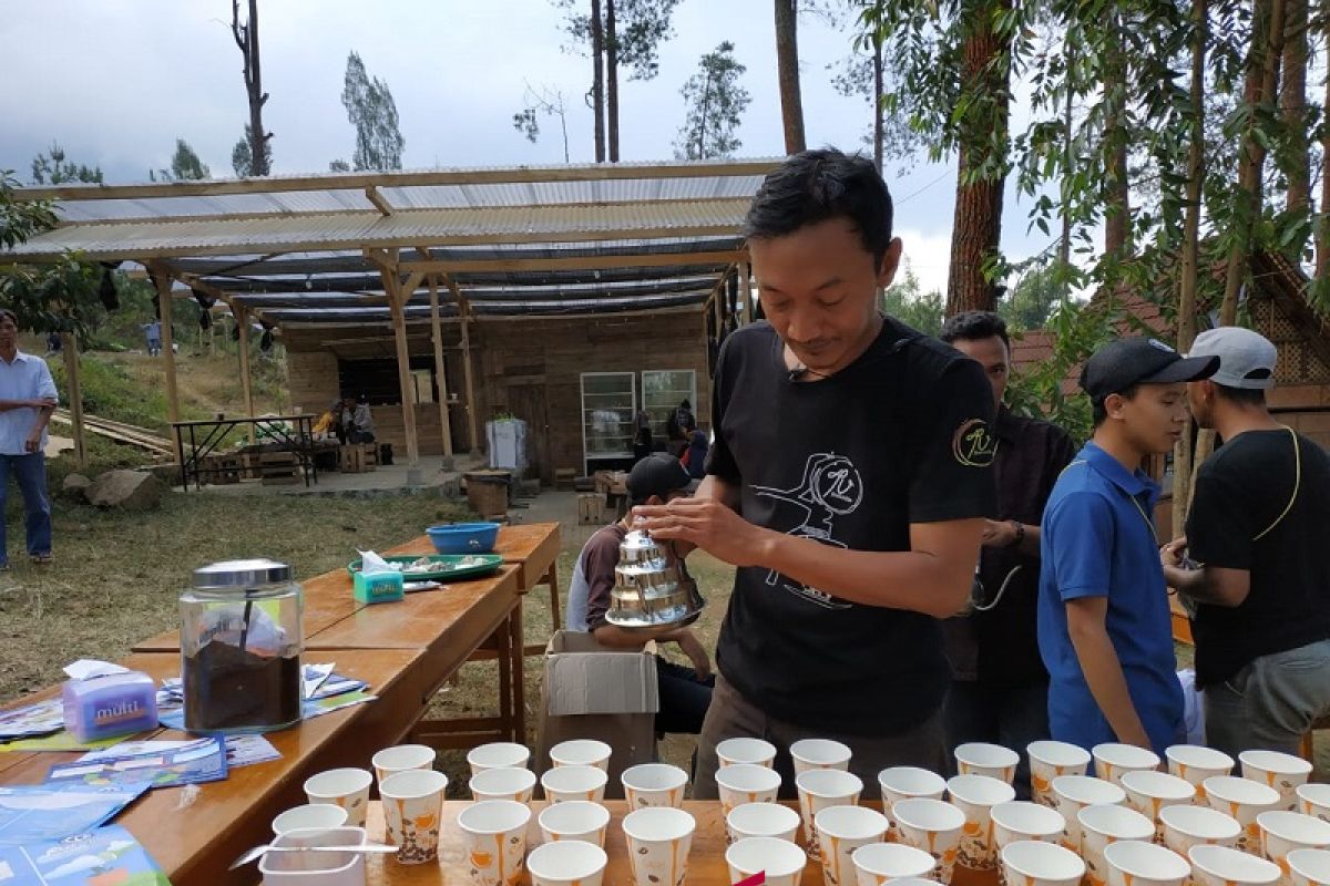 "Sekolah Kopi" tingkatkan kunjungan wisatawan Wana Wisata Jumprit