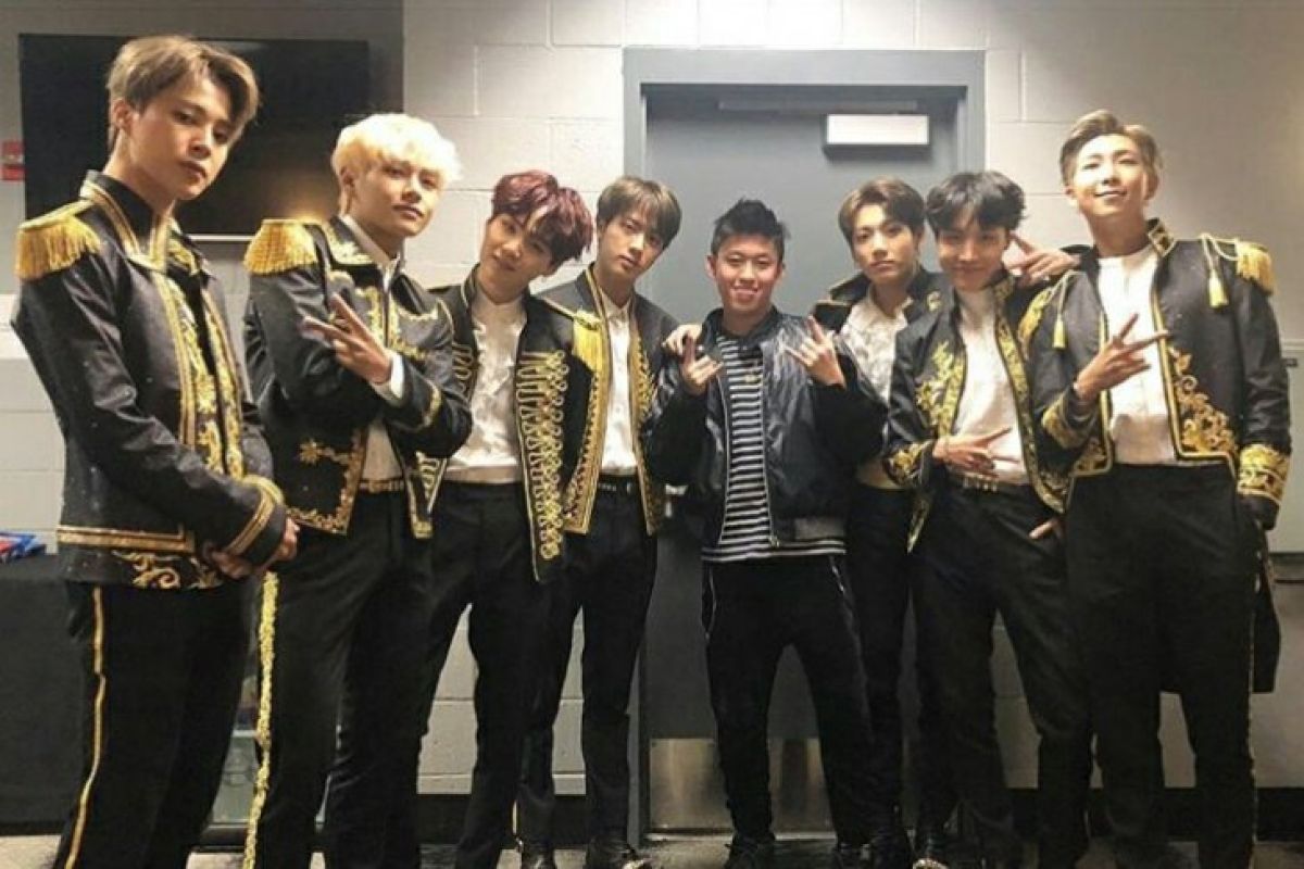 Rapper Indonesia Rich Brian foto bareng personel BTS