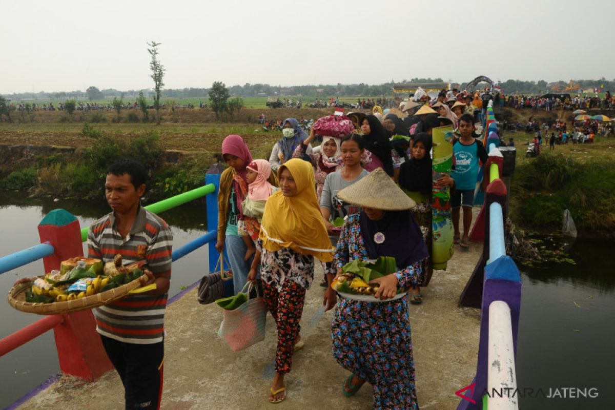 Petani di Jepara gelar kirab seribu ingkung