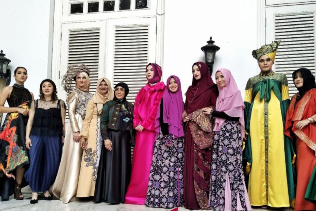 Enam desainer Indonesia berlaga di Paris Fashion Week