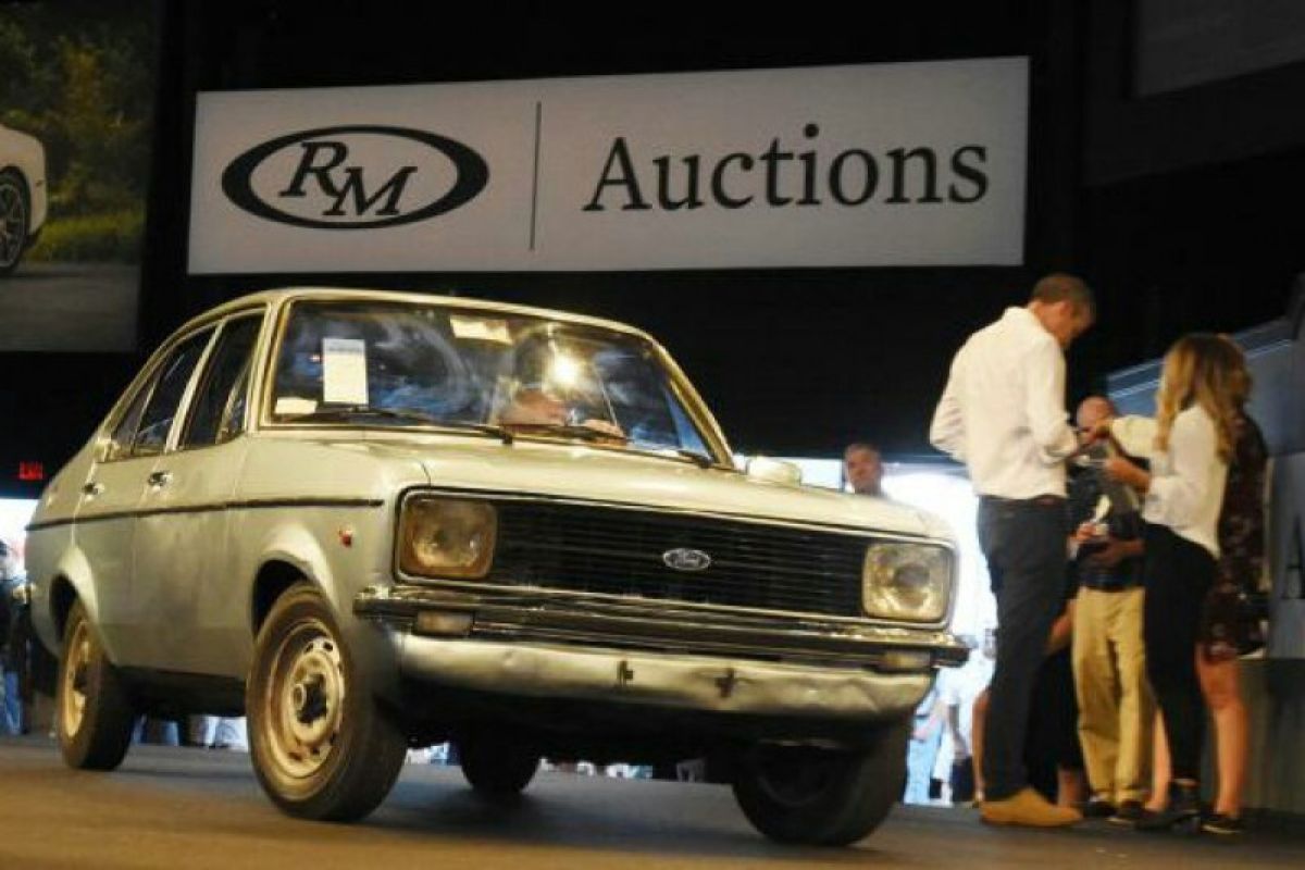 Ford Escort bekas Paus Yohanes Paulus II laku Rp1,7 miliar