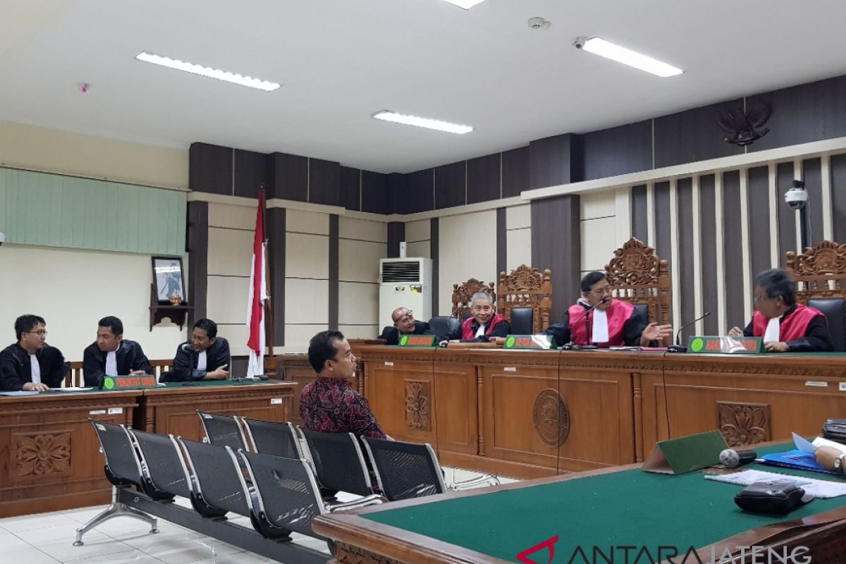 "Mau wayangan, nih", kode Bupati Purbalingga untuk minta uang