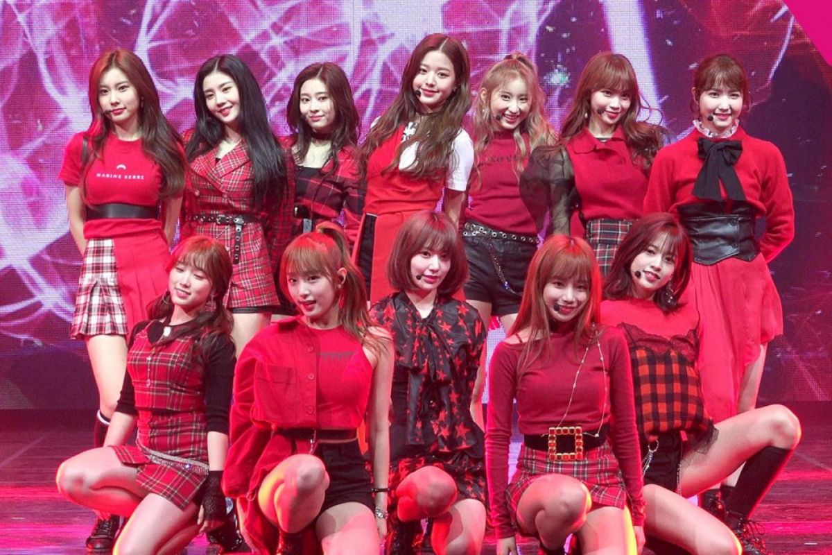 TWICE  tergeser IZONE sebagai girl group terlaris