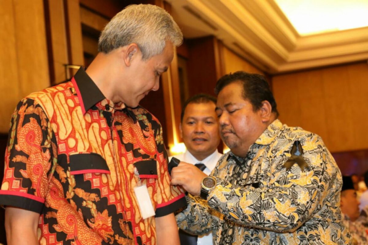 Empati untuk korban JT 610, Ganjar dan pegawai Kanwil DJPb kenakan pita hitam