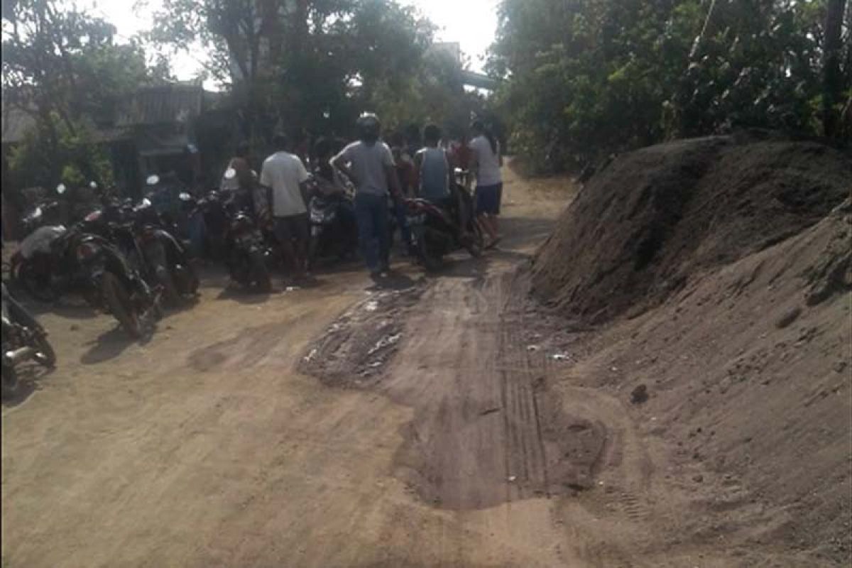 Puluhan warga Bunton Cilacap geruduk lokasi penambangan pasir