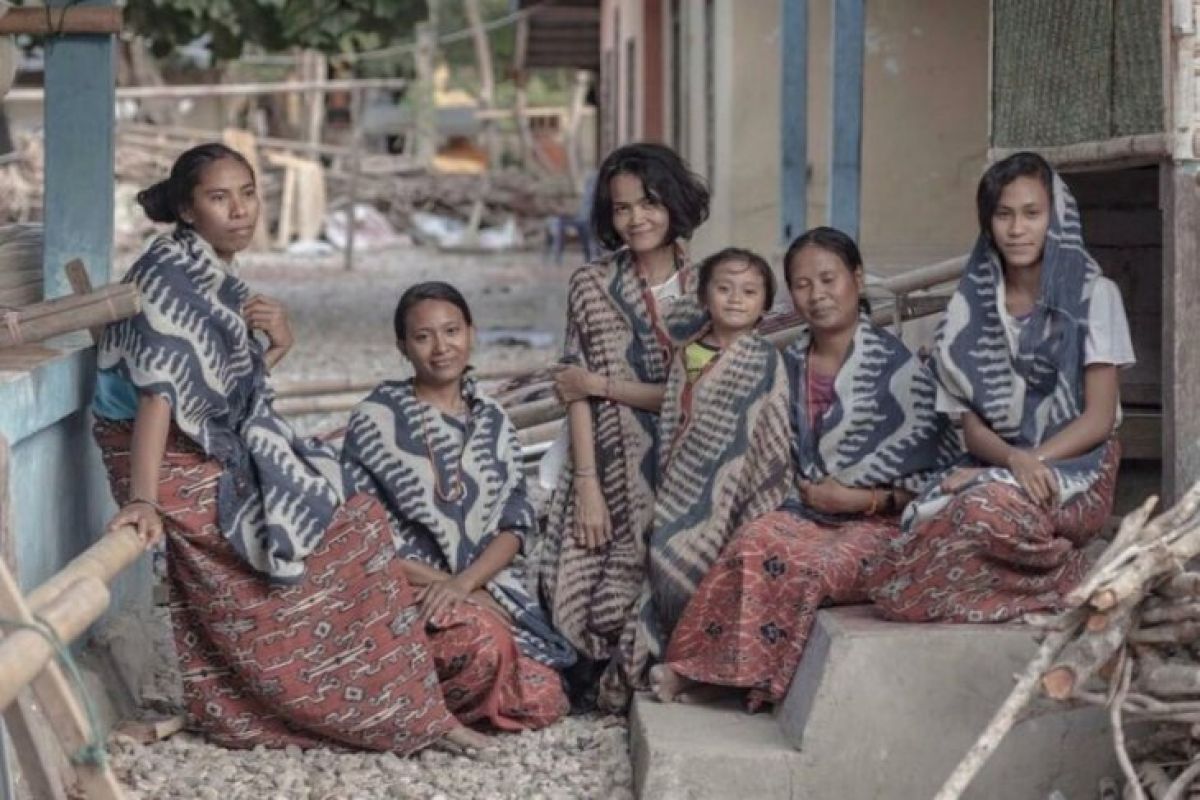 Sebelum menciptakan sebuah karya, Chitra Subyakto berdiskusi dengan anak