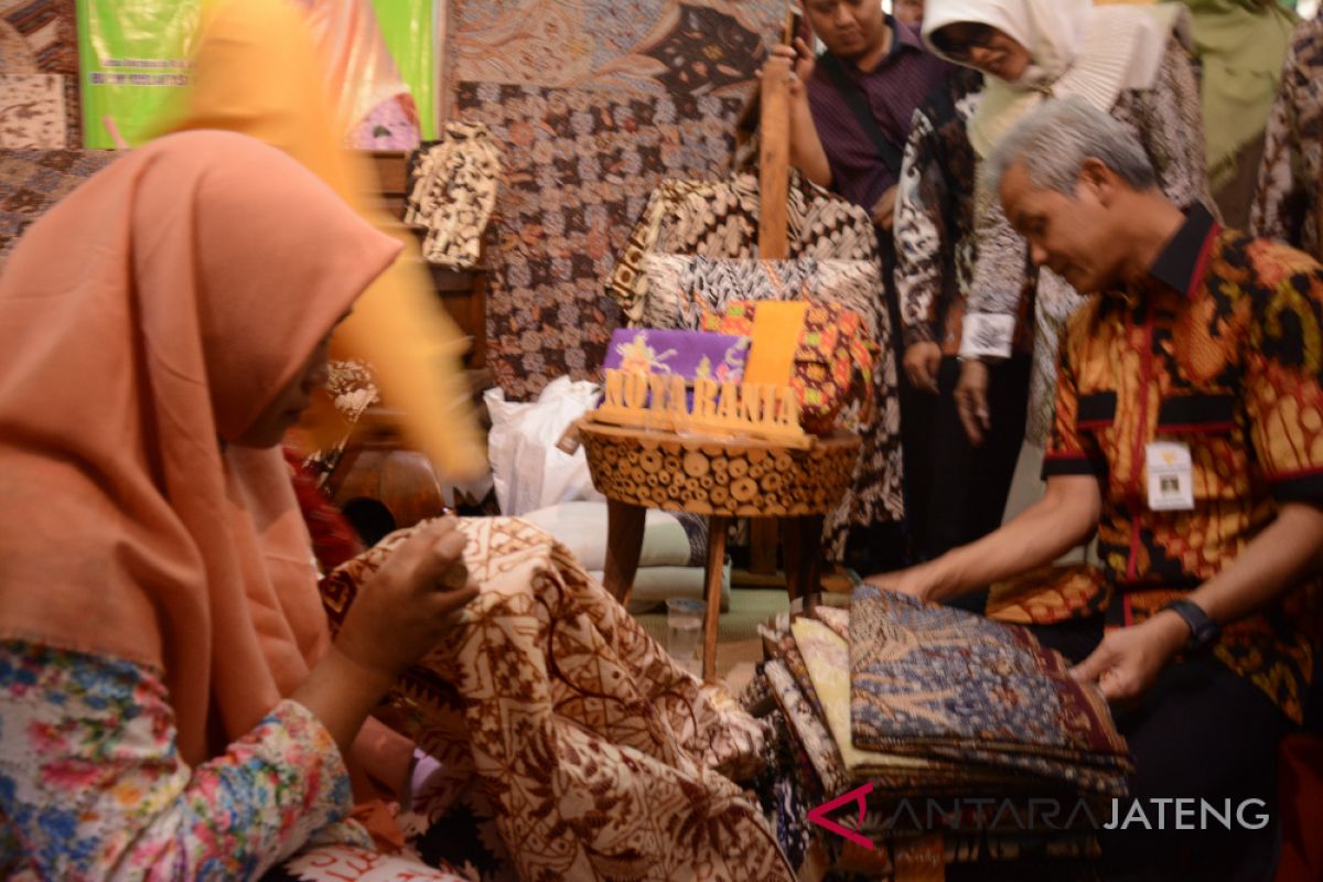 Ganjar: Ada nuansa spiritualisme pada batik rifaiyah