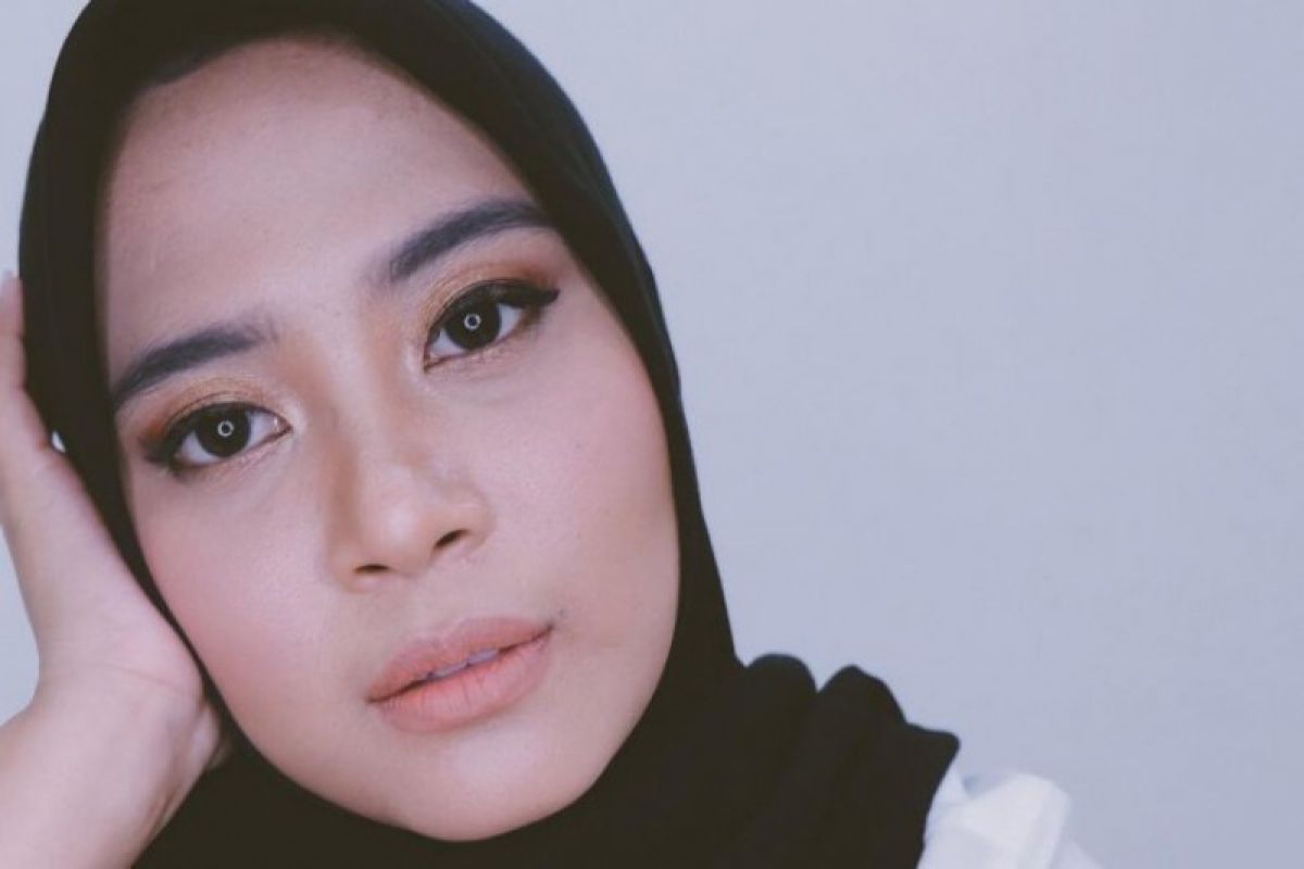 Perancang busana Restu Anggraini promosikan jilbab tahan air