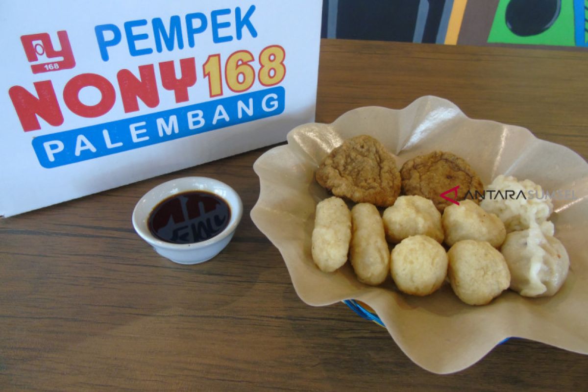 Nikmatnya pempek Tenggiri asli di Pempek Nony 168