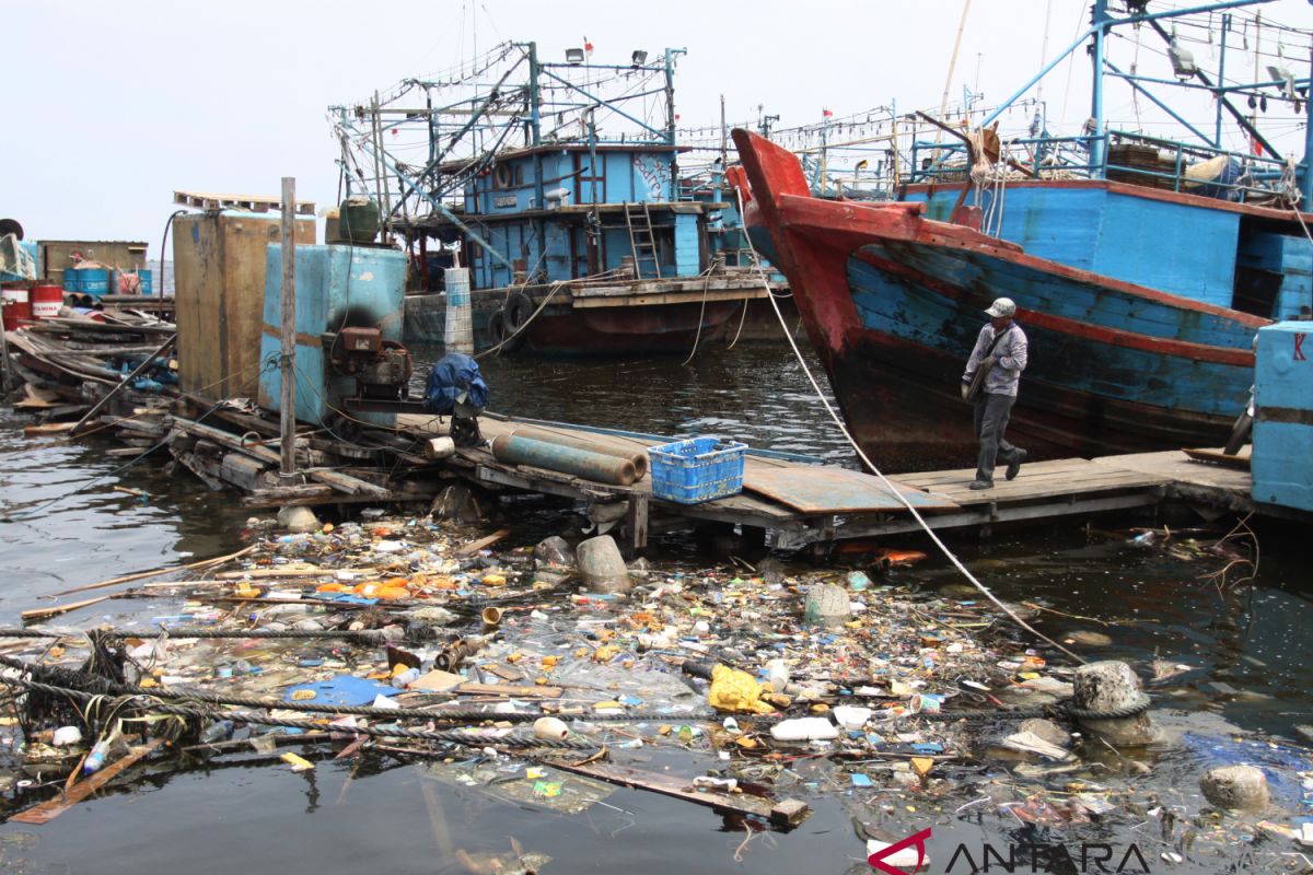 Sampah plastik yang masuk ke Teluk Jakarta mayoritas styrofoam