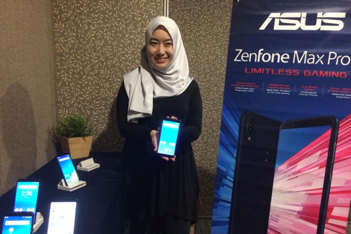 Asus luncurkan ZenBook Pro 15 UX580, laptop dua layar