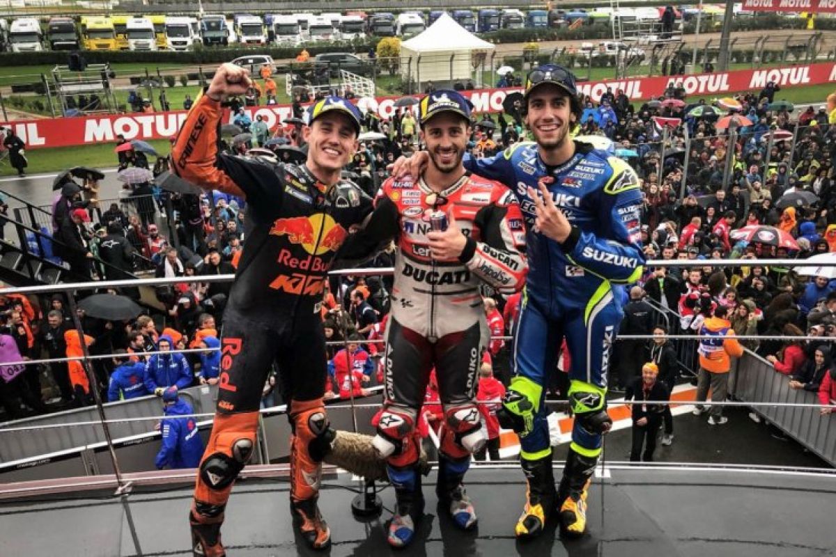 Dovizioso juara lintasan basah MotoGP Valencia