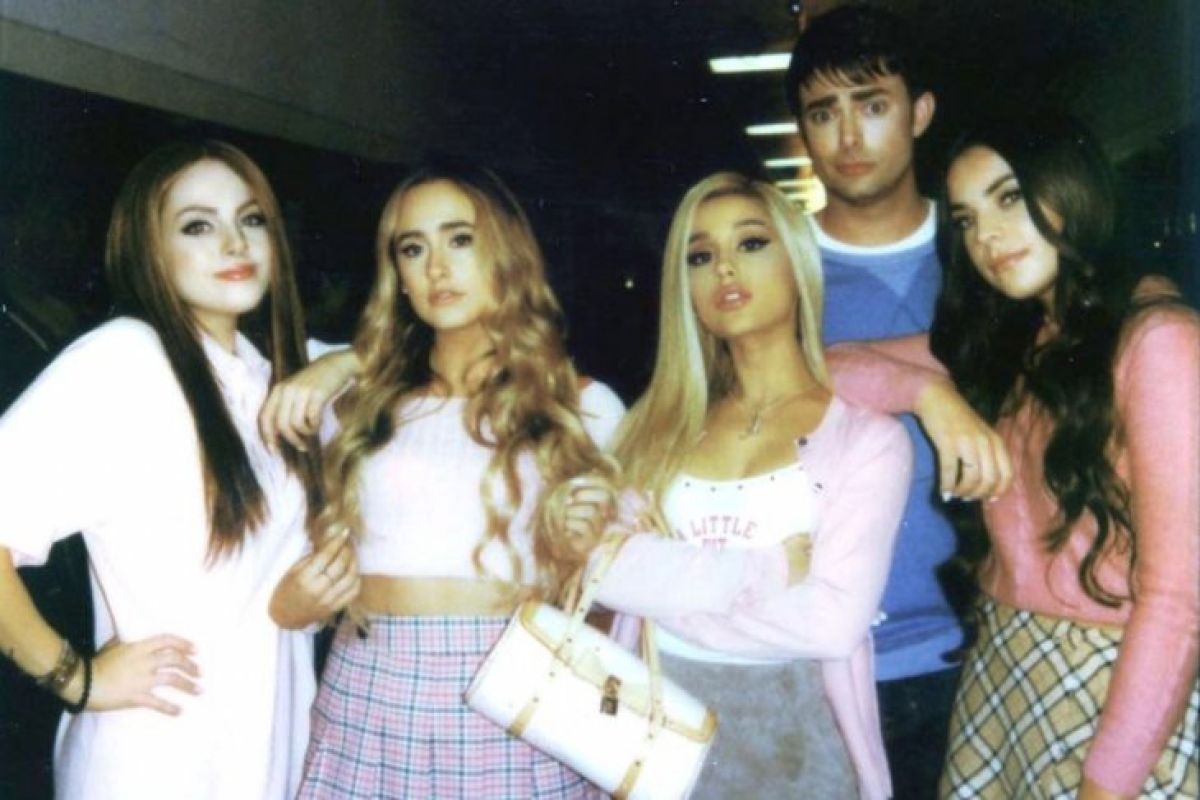 Ariana Grande seleksi pemain film "Mean Girls" untuk video klip terbaru