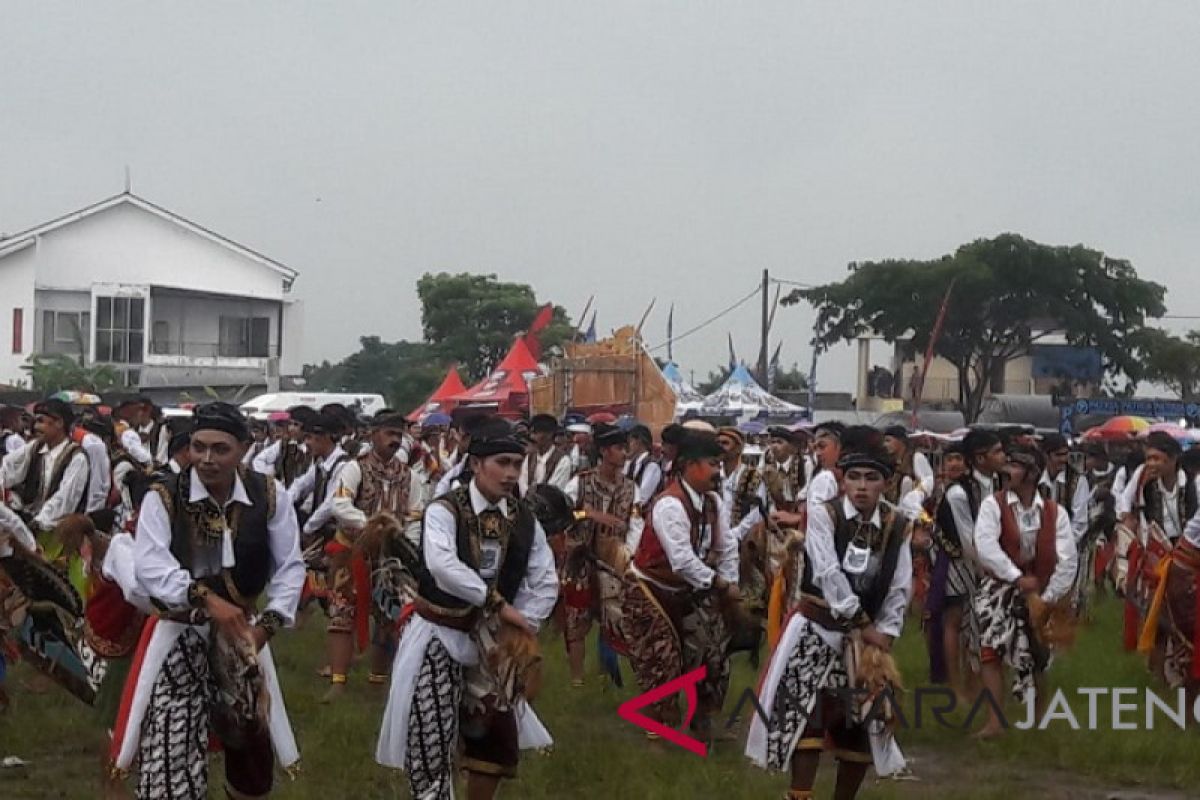 Seribu penari kuda lumping tampil di Temanggung