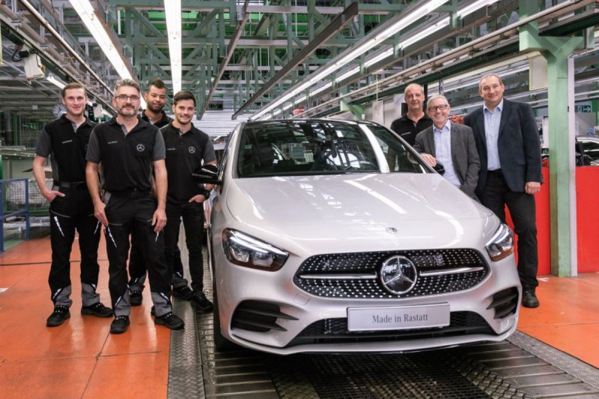 Mercedes-Benz B-Class terbaru dibekali teknologi semi-otonom