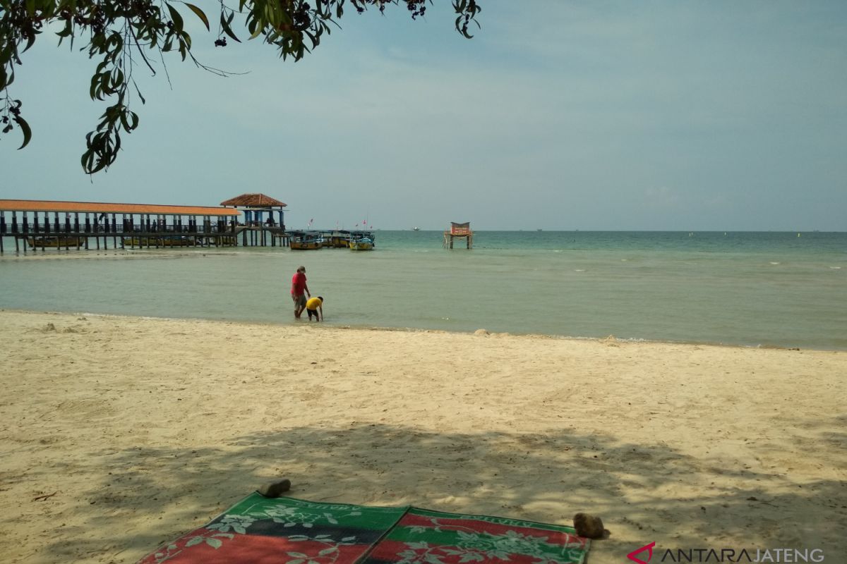 Pedagang minta ada perbaikan sarana Pantai Bandengan Jepara