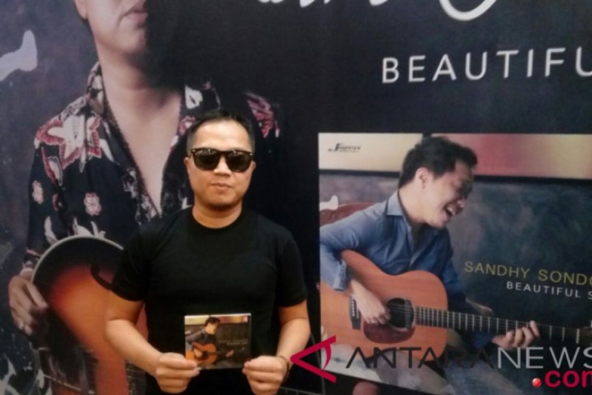 Sandhy Sondoro rilis album baru "Beautiful Soul"