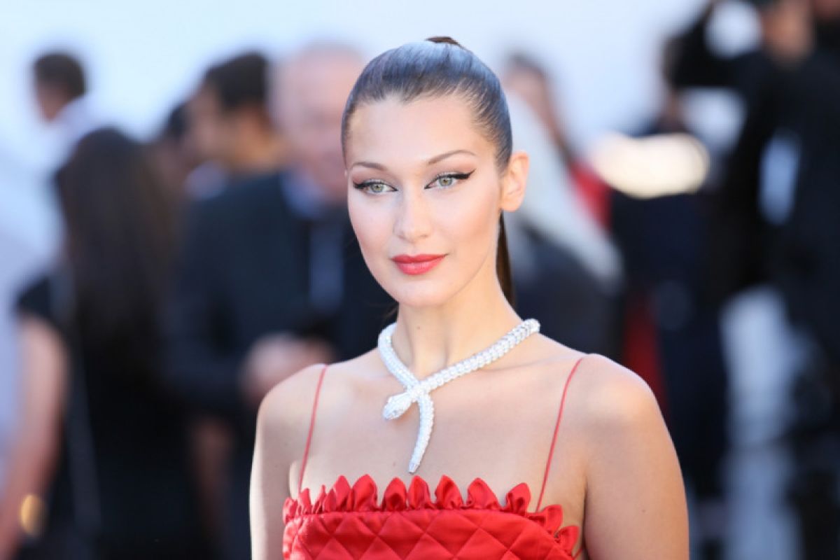 Bella Hadid minta maaf terkait postingannya di Instagram