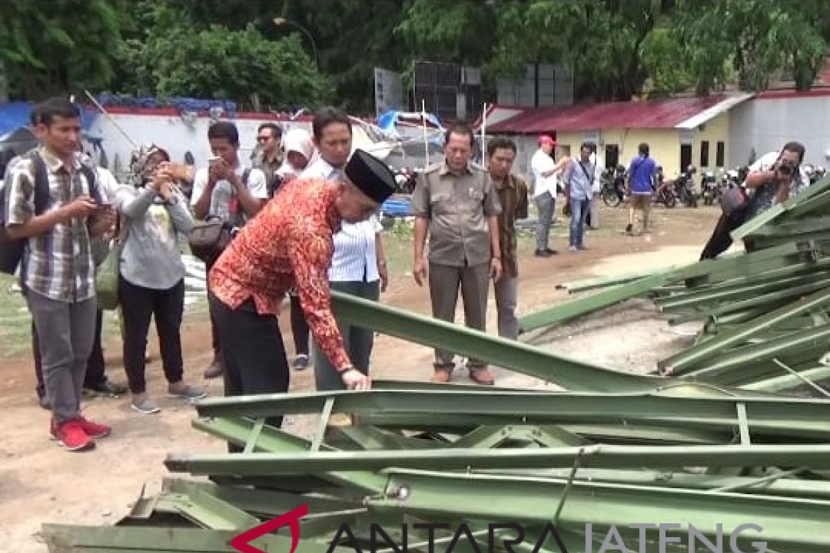 Atap tribun roboh, pembangunan Stadion Wergu diminta dihentikan (VIDEO)