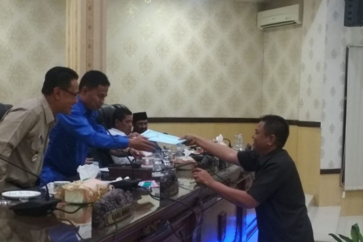 Agam pertama sahkan APBD di Sumbar