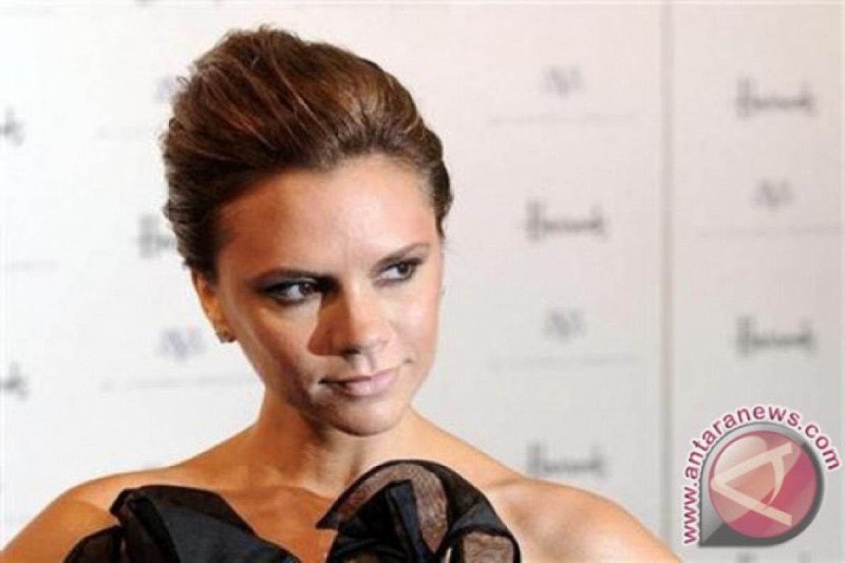 Victoria Beckham orang pertama penerima penghargaan fashion Icon