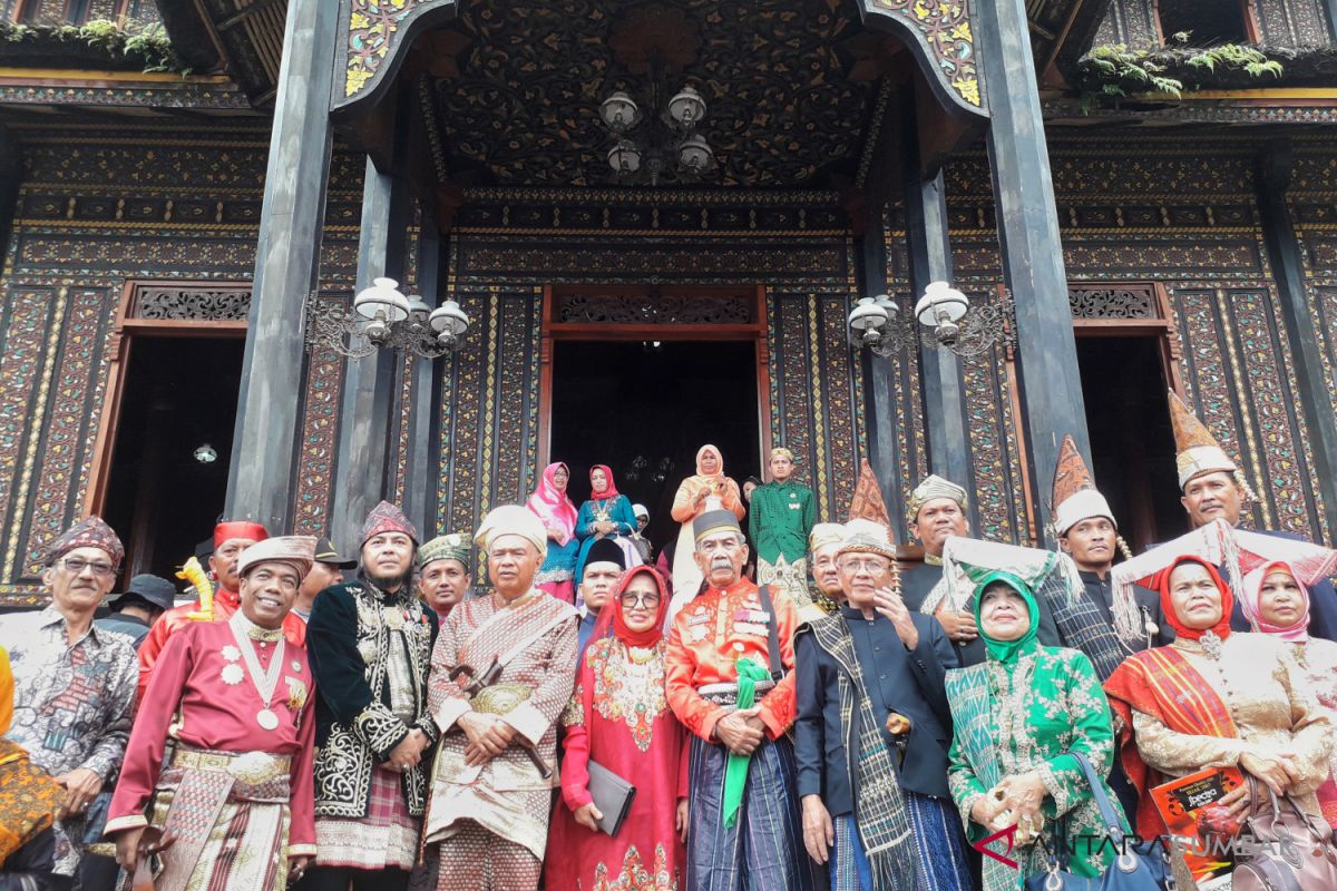 Ketika raja-raja nusantara menjajak bumi Minangkabau