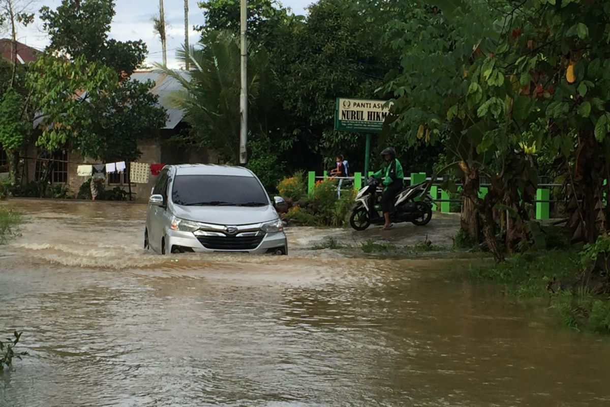 Jalan Air Paku Kuranji langganan banjir