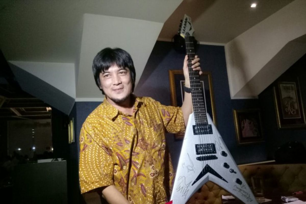 Lelang gitar 'Megadeth' laku Rp150 juta untuk bantu korban Palu dan Donggala