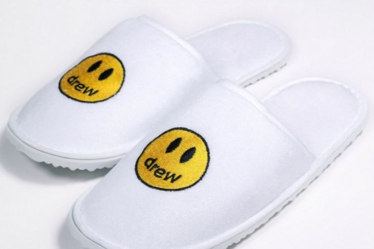 Produk sandal Justin Bieber laku keras