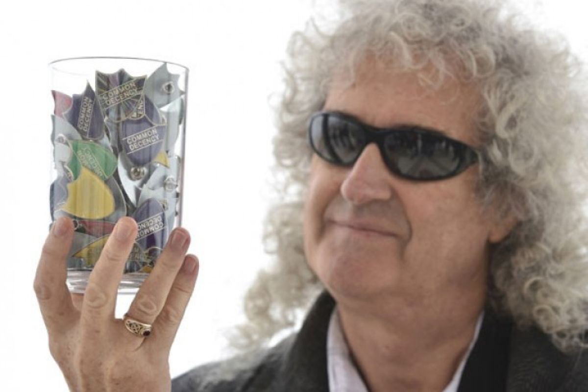 Brian May kirim doa untuk SeventeenBrian May kirim doa untuk Seventeen