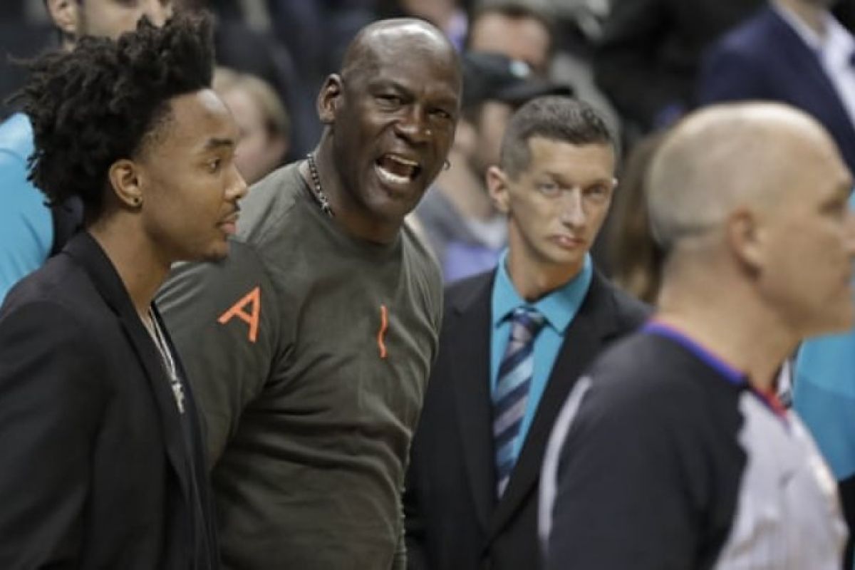 Michael Jordan katakan, menampar pemainnya sebagai tanda "sayang"