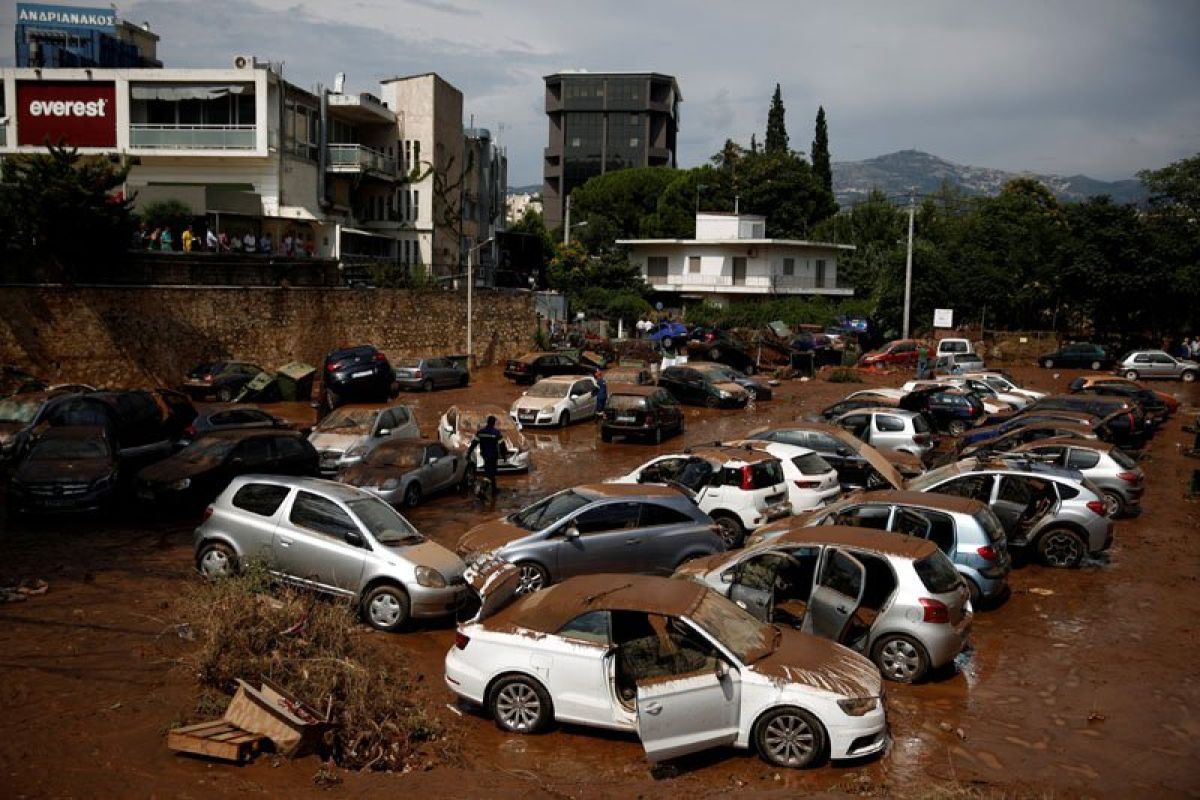 Bagaimana cara identifikasi mobil bekas terendam banjir?